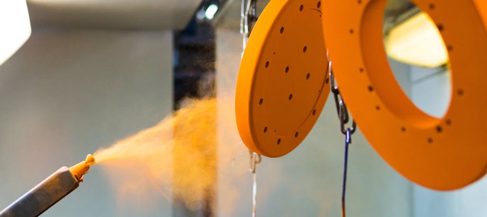 Powder coating metal parts